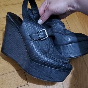 Messeca New York Black Croc-Embossed Loafers